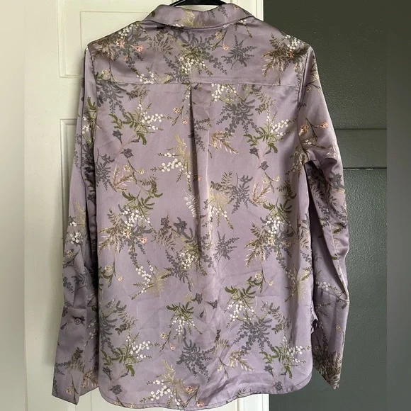 Gina Tricot Silky Floral Satin Button Down Blouse Lavender Purple Bell Sleeves - Picture 4 of 6